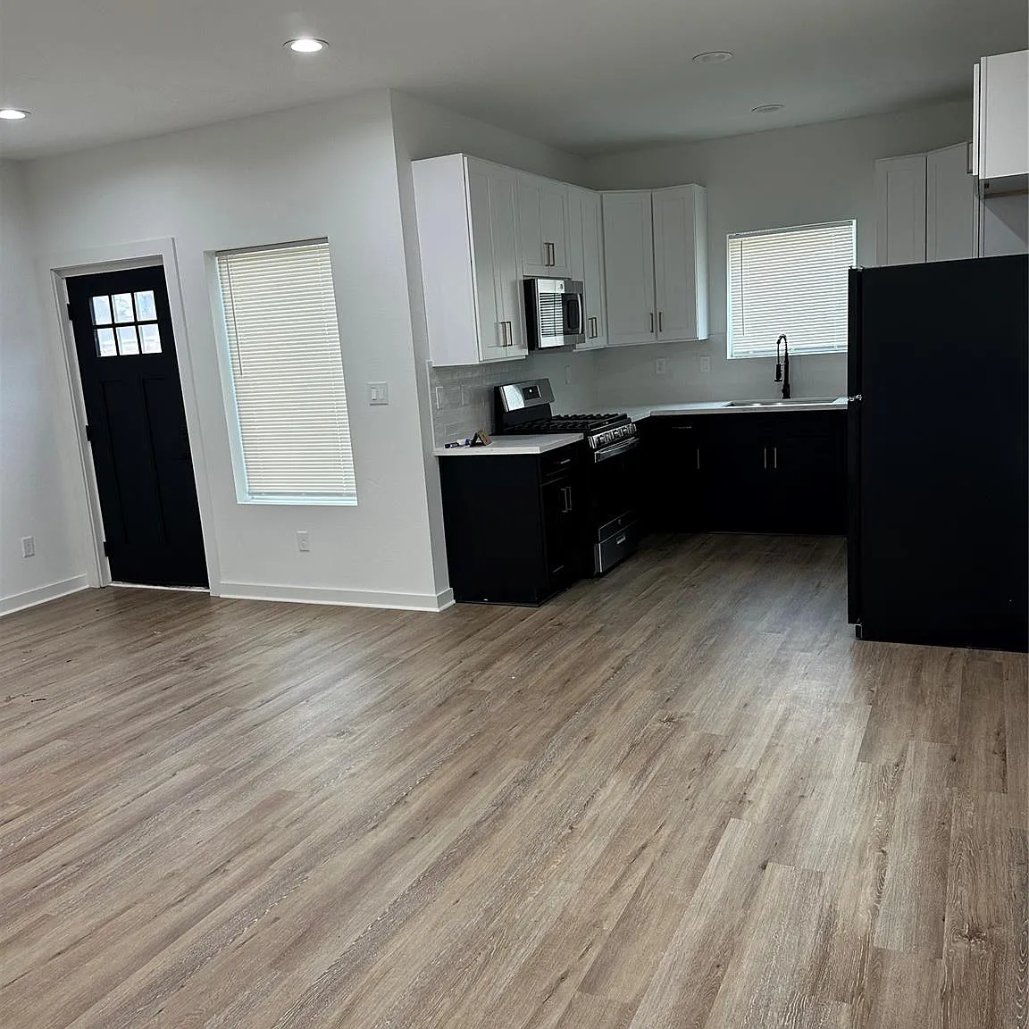 3 bed, 2.0 bath, 1200 sqft, $1,780 — Photo 2