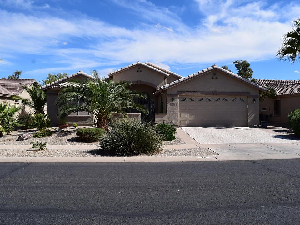 1st image of 76 S Laura Ln
