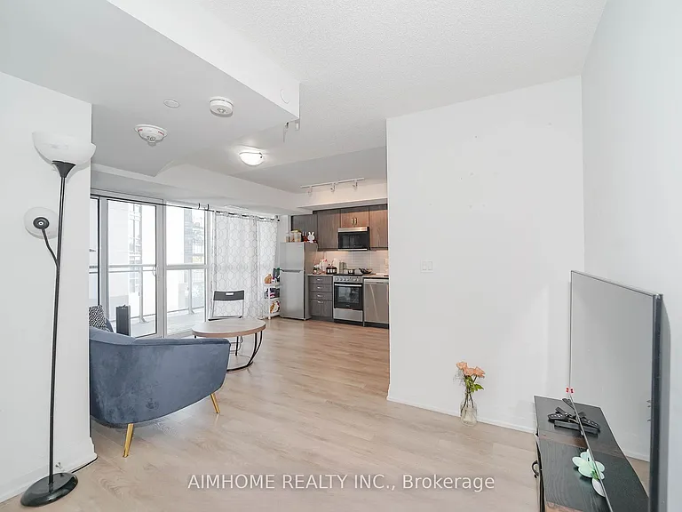 20 Meadowglen Pl #226 — Photo 5