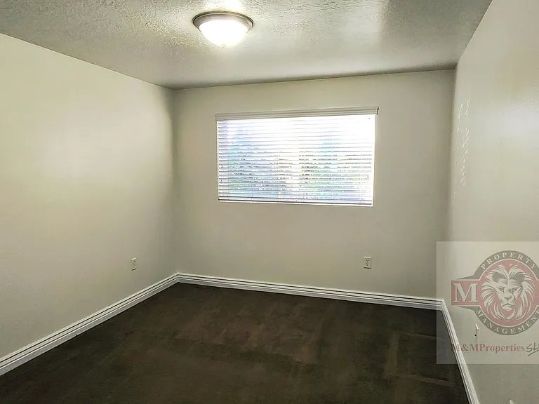 104 E Resaca Dr #E2 — Photo 8
