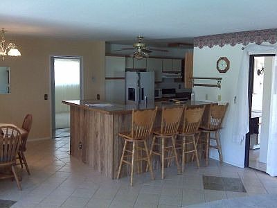 Kitchen and Breakfast Bar