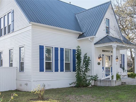 4th image of 1322 N Avenue F
