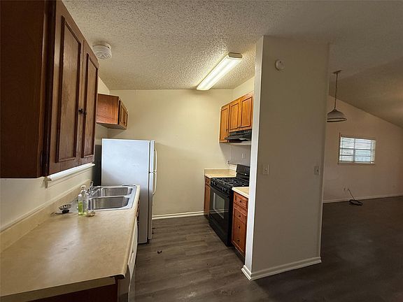 3rd image of 618 Mill St #B