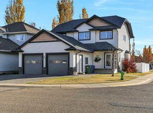 61 N Lanterman Close, Red Deer, AB T4R 3N3
