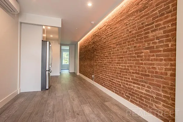 Rented by Real Street Inc | media 4