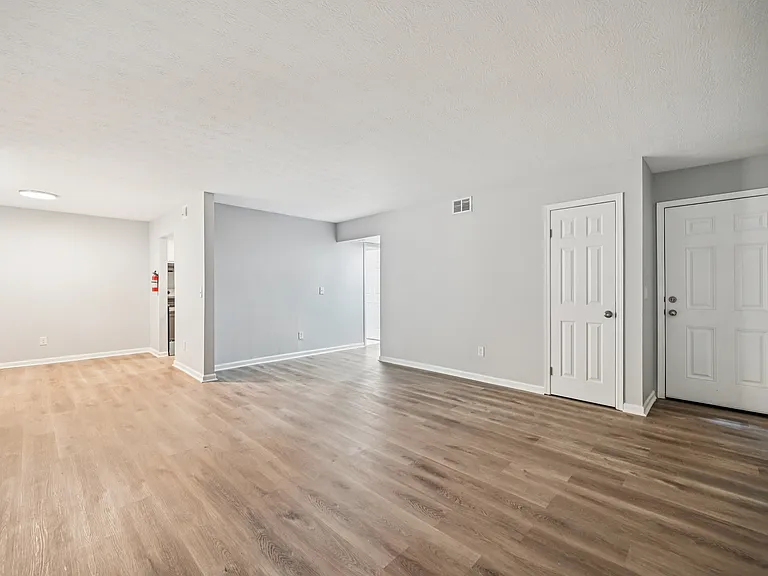 Virginia Creek Apartments — Photo 11