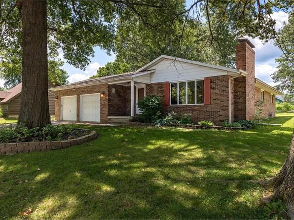 35 Valentine Ln, Highland, IL 62249