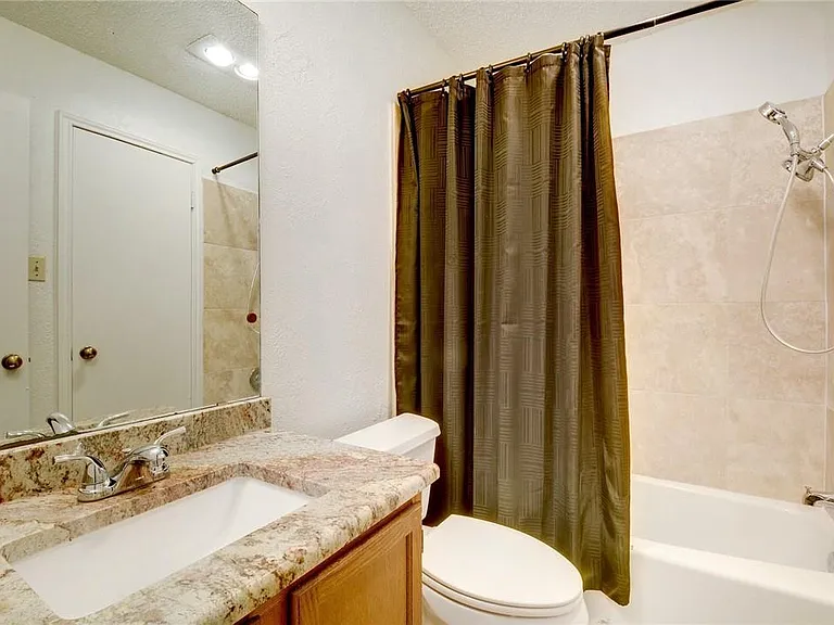 6102 Parkwood Dr #A — Photo 20
