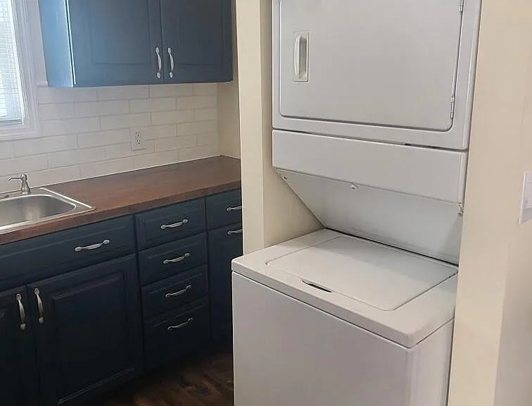 Kitchen
Washer n Dryer