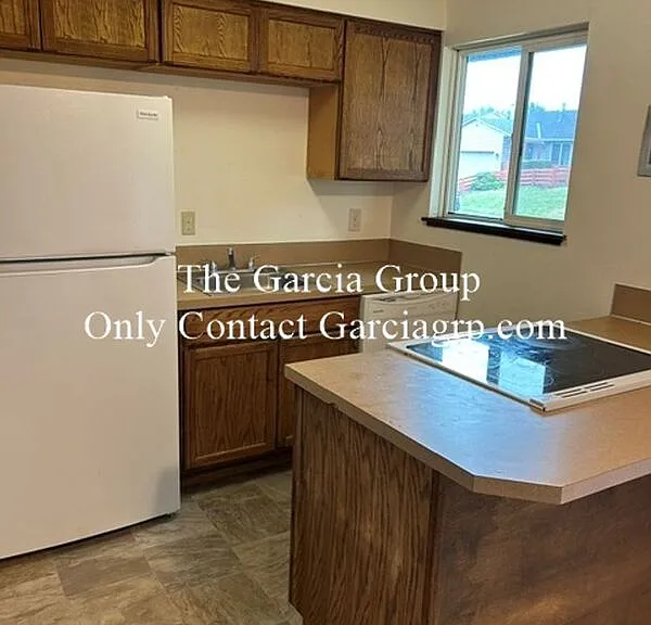 470 SE Vista Ave — Photo 3