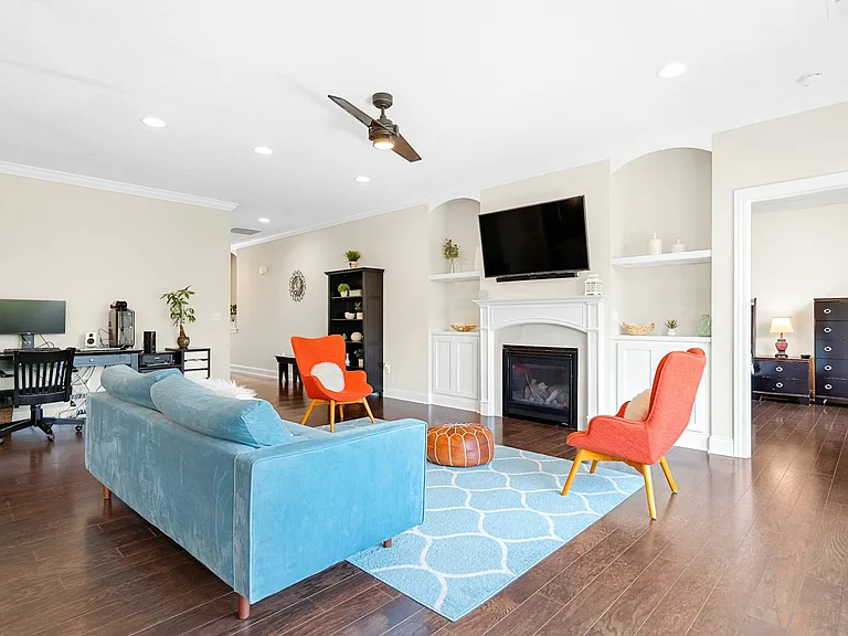 2716 E Millstone Dr — Photo 12