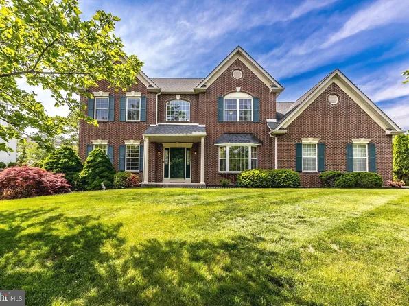 223 Regency Dr, North Wales, PA 19454