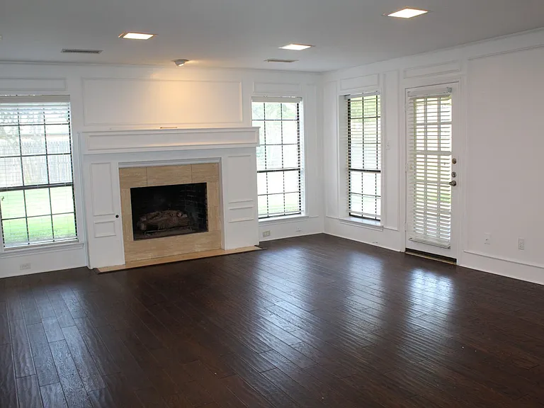 4037 Leon Dr — Photo 3