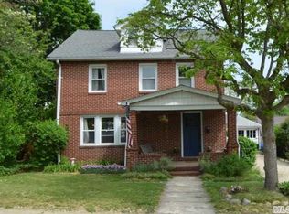 8 School St, Glen Head, NY 11545