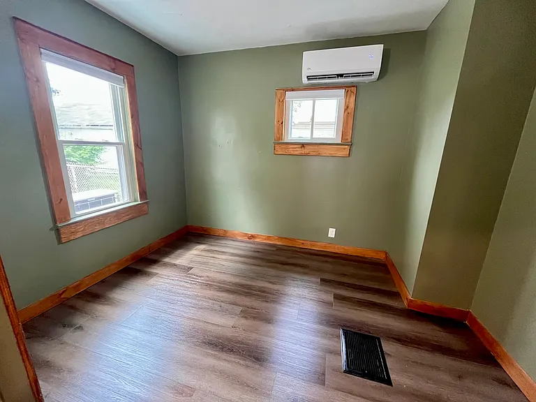 2104 W 34th Pl — Photo 4