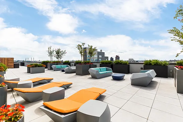 Rented by MNS | media 18