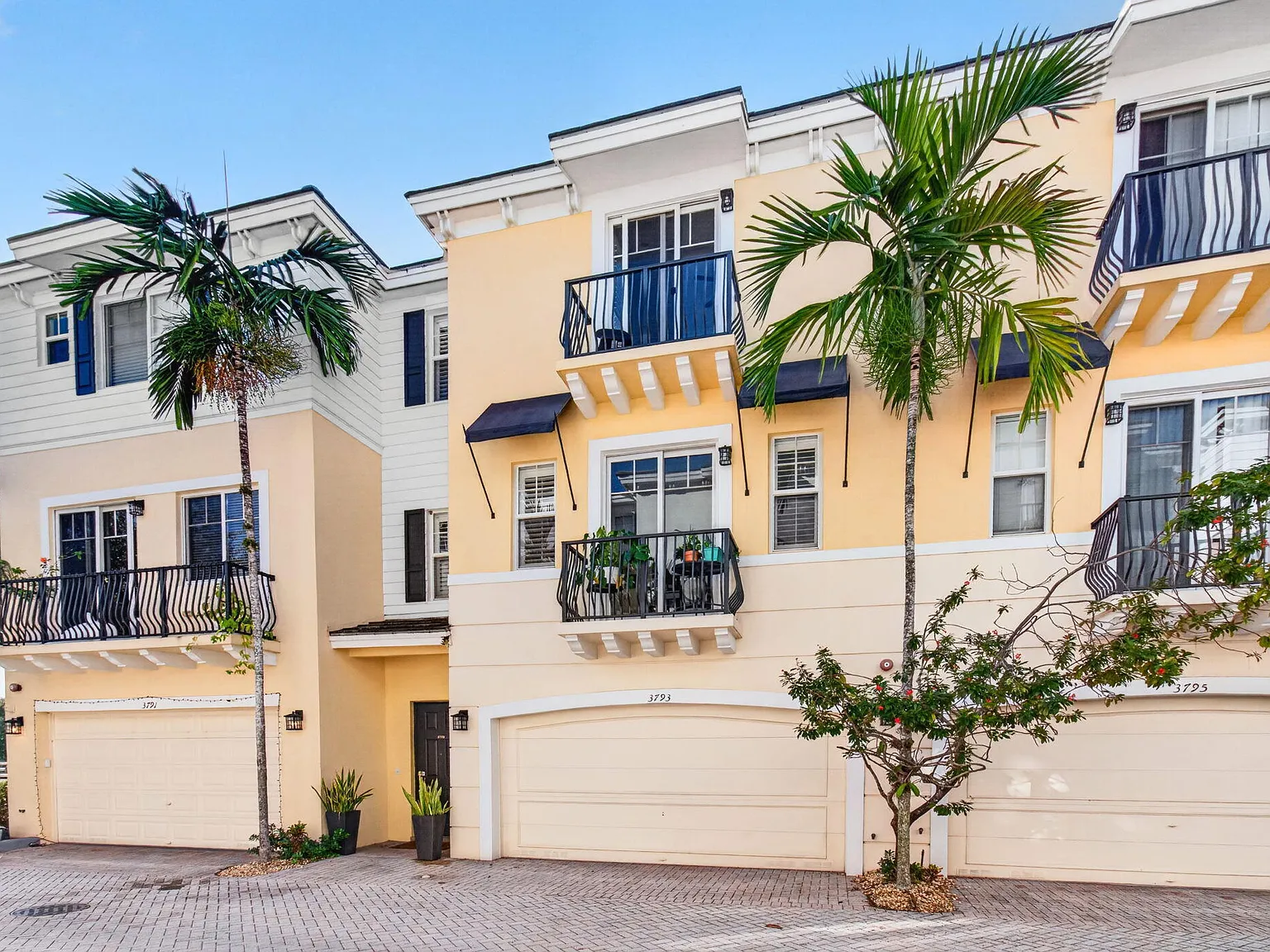 3 bed, 3.5 bath, 2334 sqft, $4,500 — Photo 3
