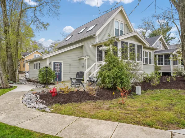 222 Whidbey Ln, New Buffalo, MI 49117
