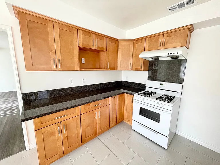 221 W Hammel St — Photo 31
