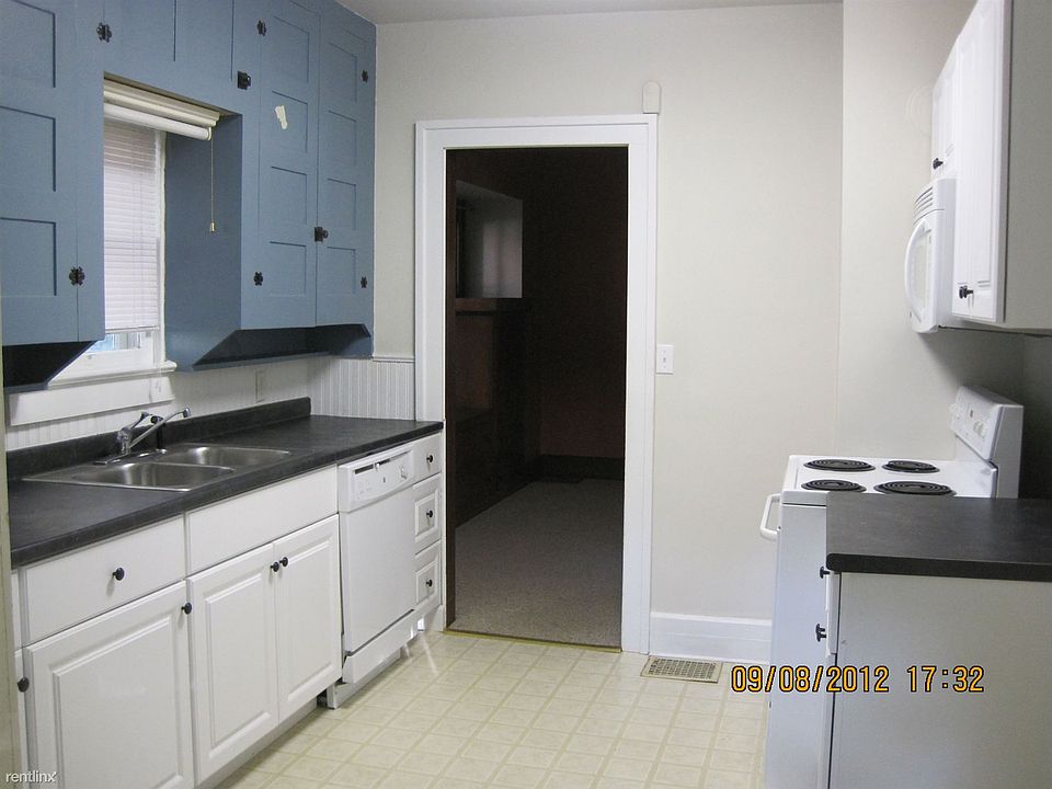 2nd image of 402 Dorchester St