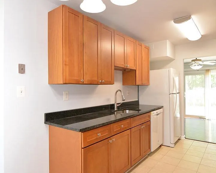 714 Hurley Ave — Photo 5