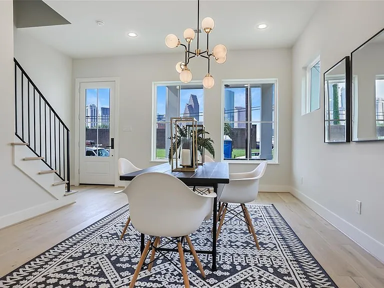 1112 Dart St — Photo 2
