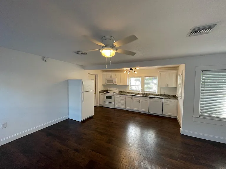 405 E Cayuga St — Photo 4