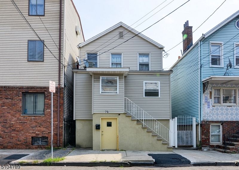 1st image of 75 Chambers St #3