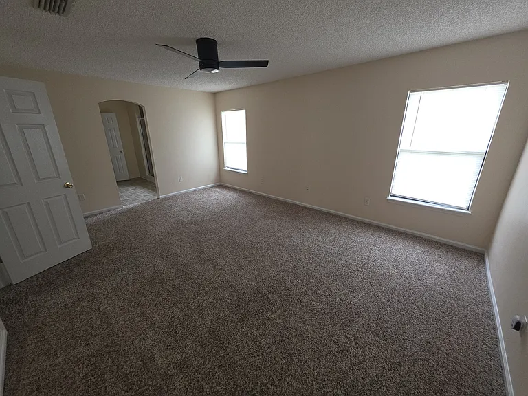 3304 Shelley Dr — Photo 3