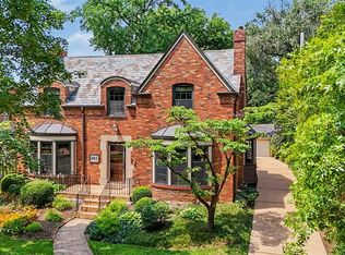 561 Bedford Ave, Saint Louis, MO 63130