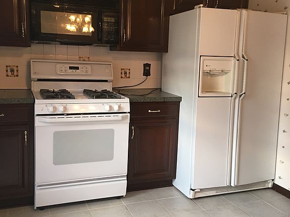 2nd image of 9105 Mercer Ln