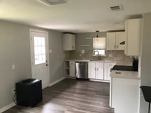 3 bed, 1000 sqft, $1,350 — Photo 2