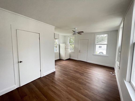 4th image of 2212 32nd Ave E APT E4