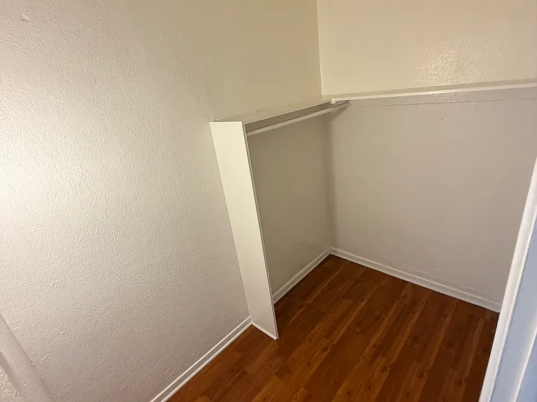 628 E Elk Ave #204 — Photo 9