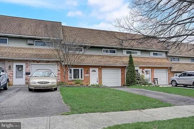 1st image of 3226 East Blvd