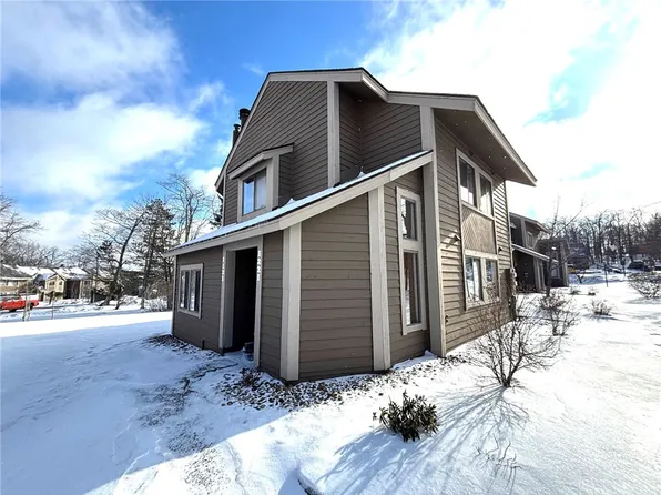 1121 Veech Ln, Hidden Valley, PA 15502
