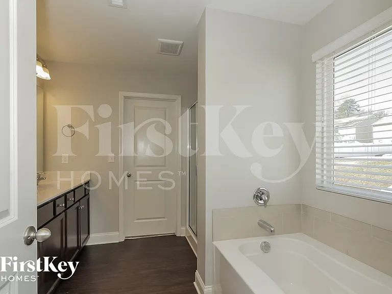 9324 Sloan Forest Dr — Photo 10