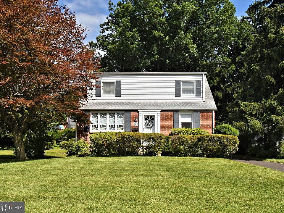 1st image of 610 Topsfield Rd