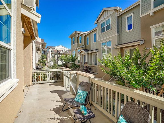 4th image of 18408 Emerald Ln