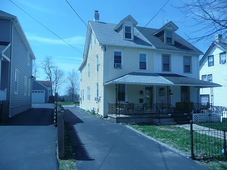 224 Highland Ave — Photo 1