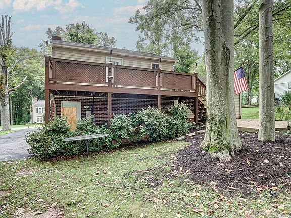 3rd image of 1615 Poes Ln