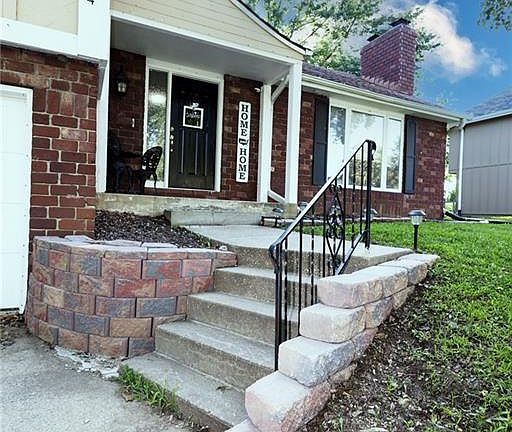 2nd image of 514 W Stonecrest Cir