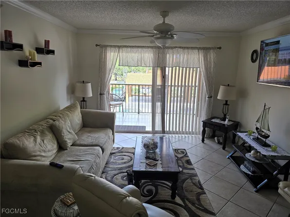 1210 Wildwood Lakes Blvd APT 203, Naples, FL 34104