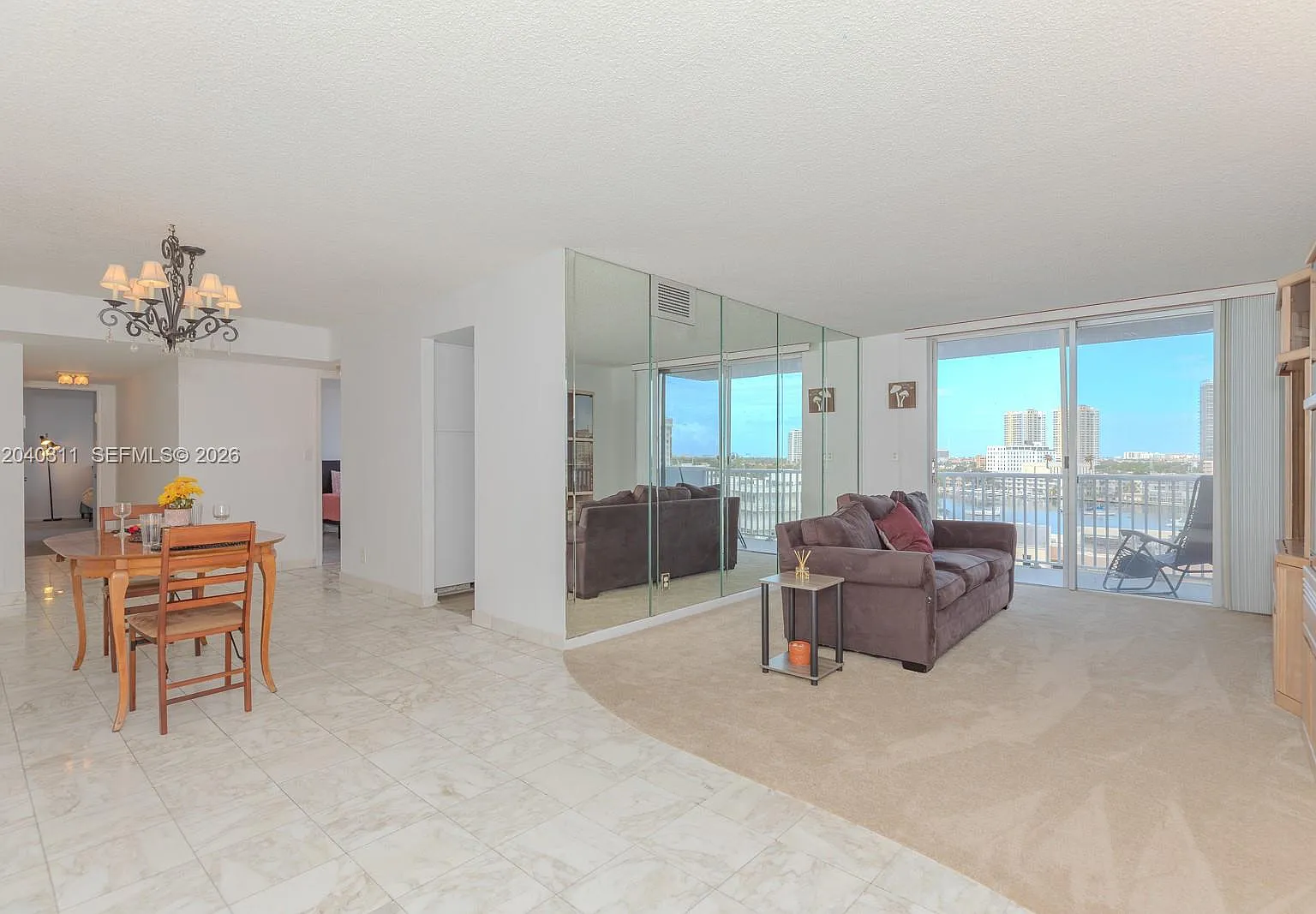 Golden Surf Towers Condo — Photo 2
