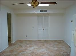 4th image of 733 E Brenda Dr