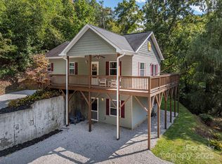 26 Azalea Dr, Clyde, NC 28721