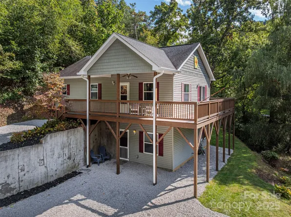 26 Azalea Dr, Clyde, NC 28721