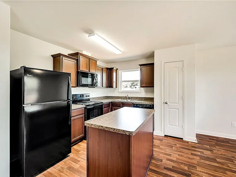 1810 Clegg St — Photo 14