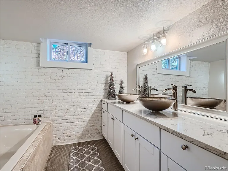 1133 E Virginia Ave #B — Photo 6