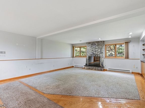 3rd image of 8 Bogert Rd